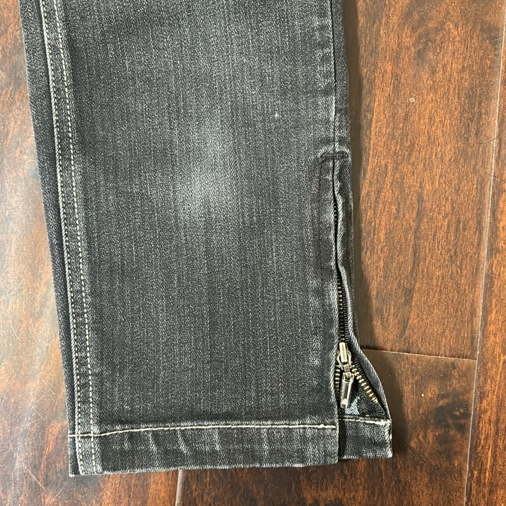 🔴 White House Black Market Black Capri jeans - Picture 2 of 5